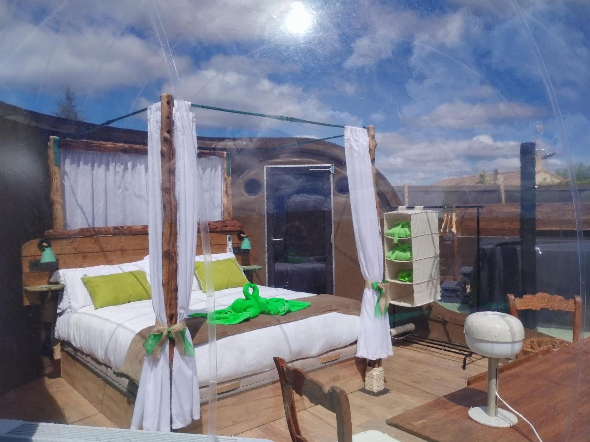 Cosmoveros - Hotel Burbuja Pedraza Екстериор снимка