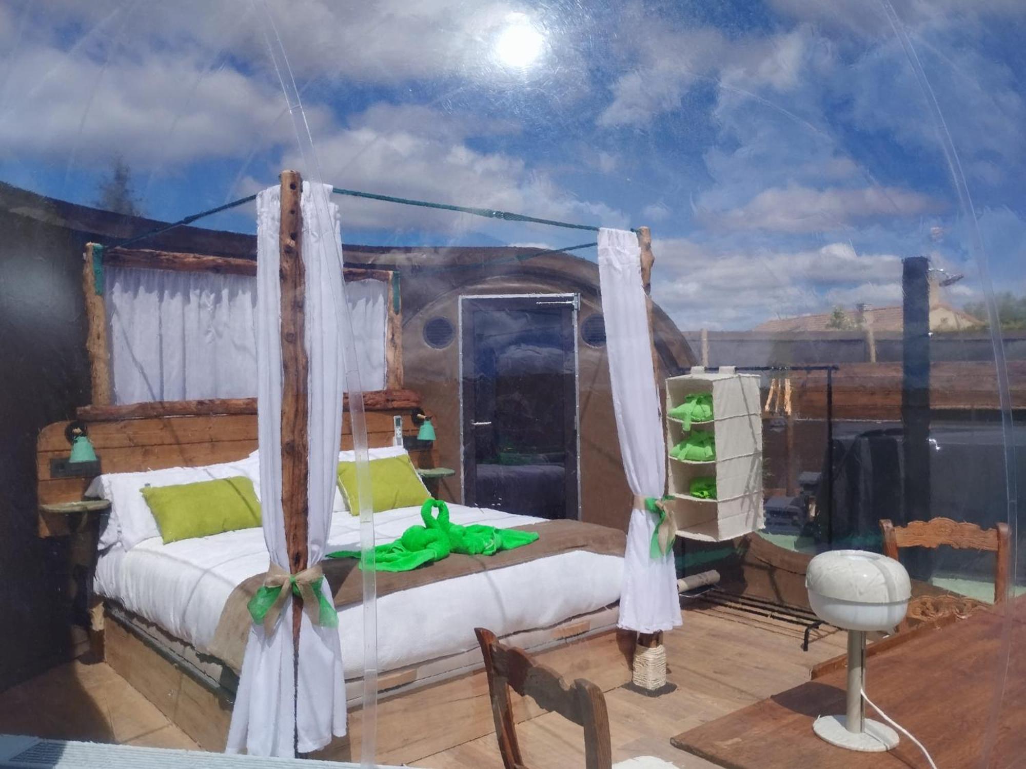 Cosmoveros - Hotel Burbuja Pedraza Екстериор снимка