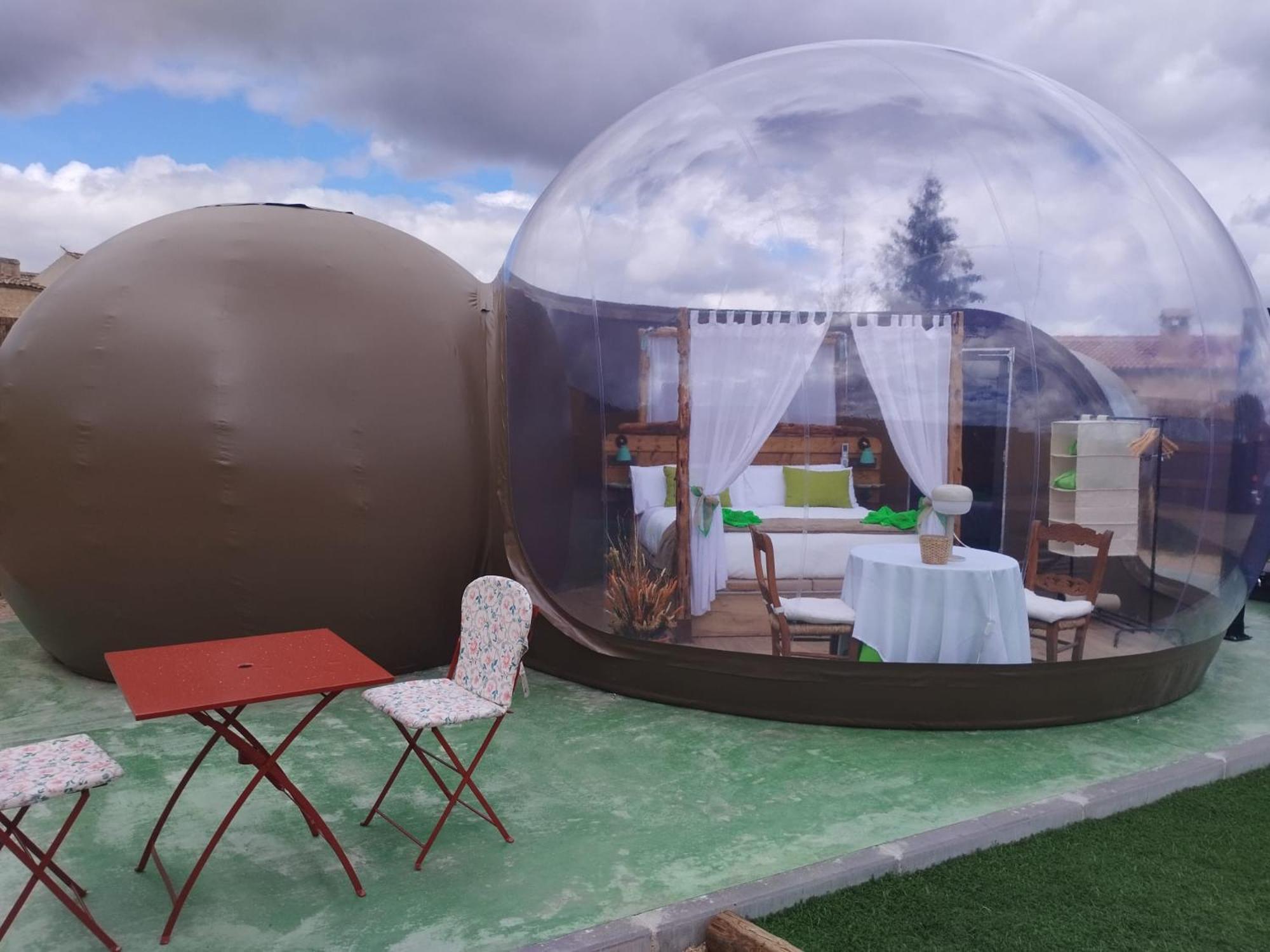 Cosmoveros - Hotel Burbuja Pedraza Екстериор снимка
