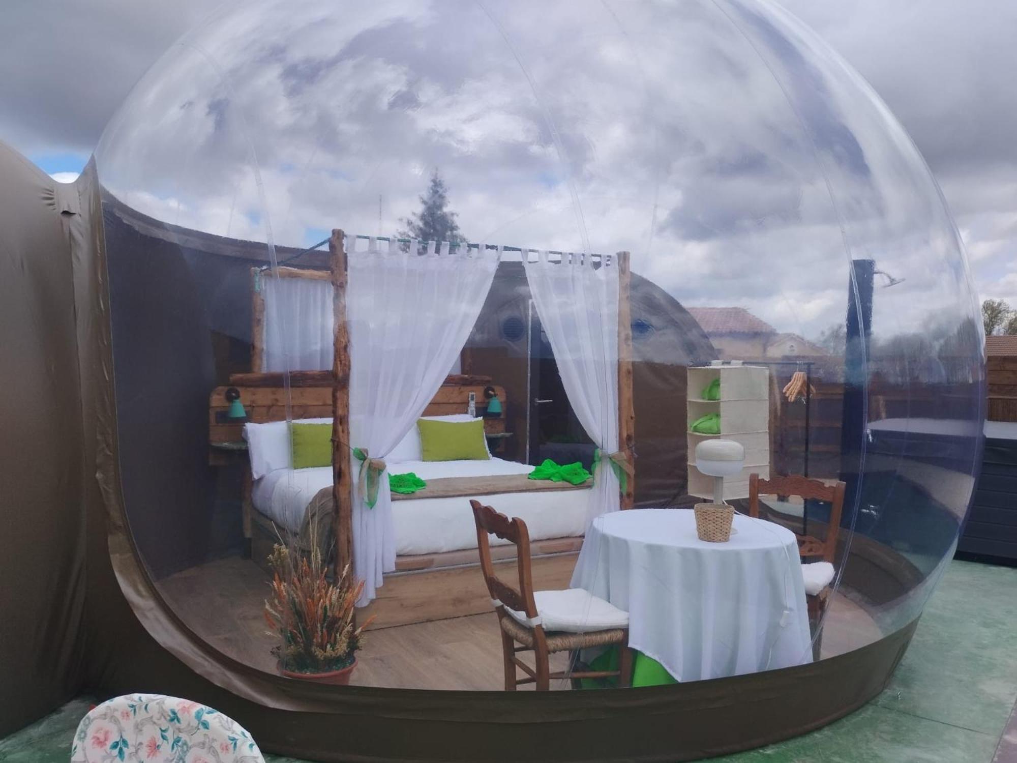 Cosmoveros - Hotel Burbuja Pedraza Екстериор снимка