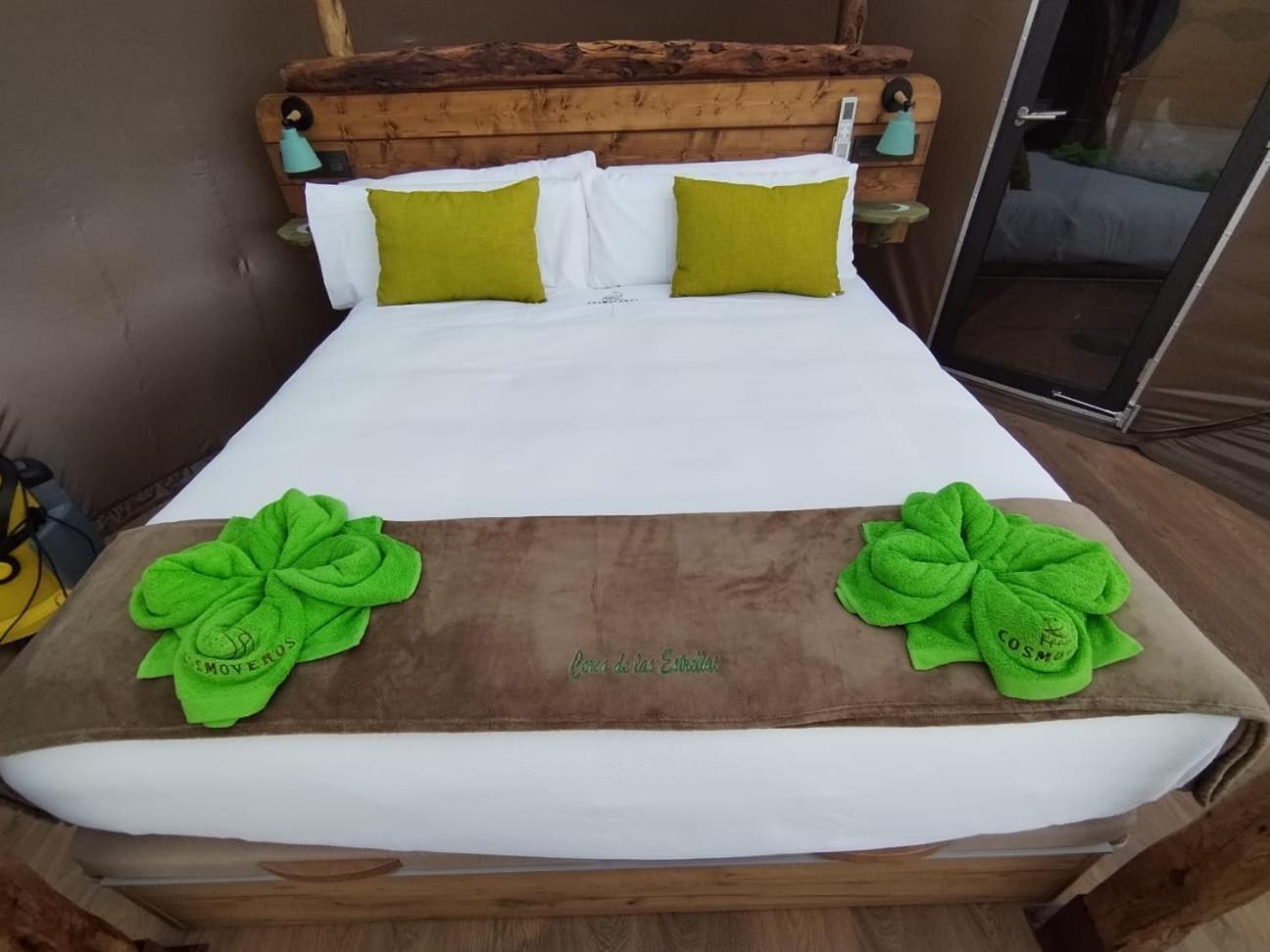Cosmoveros - Hotel Burbuja Pedraza Екстериор снимка